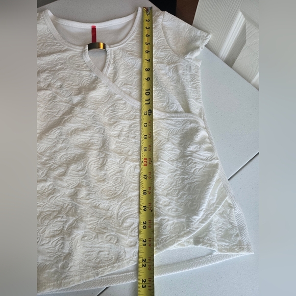 Elegant White Wrap Top Size L - Picture 6 of 9